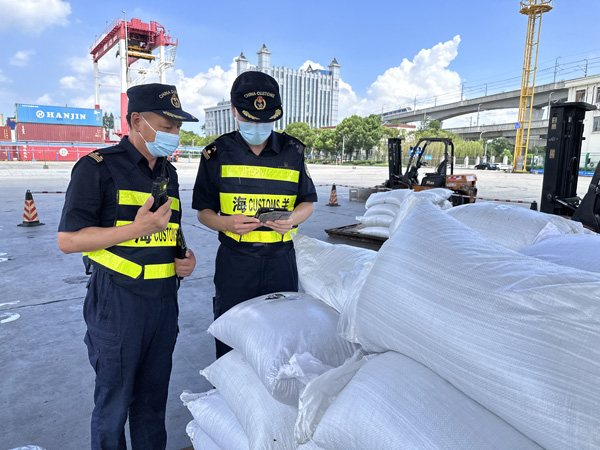 再生粒子竟是洋BD半岛垃圾？上海海关加强精准普法严防洋垃圾入境(图3)